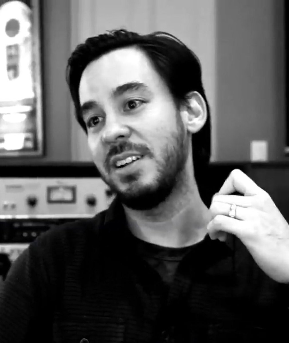 ATS hair: Glow-Up aka “I’m sexy and I know it”. Showed up after Mike woke up one morning and suddenly remembered about styling products existence. Looks shiny. The absolute star of Iridescent music video.