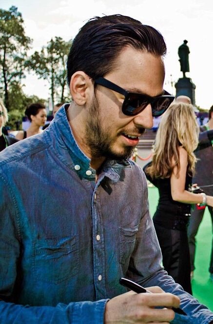 Hair Reanimation aka “When you’ve rediscovered the pleasure of using hair gel and learned how to use it properly and you just can’t stop”. Disciplined, sexy. Behaves, but probably goes wild after wash.