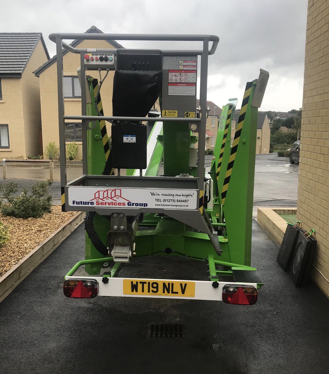 FutureMastics's tweet image. Future Mastics carrying out customer care work to high level gable earlier today in Frome. #mastic #masticman #sealantapplicator #frome #access