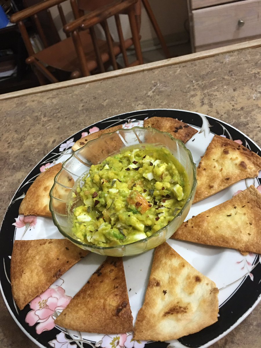 shevonne0063's tweet photo. Breaking the fast or snackingπ€·πΎββοΈ yummy tho and healthy... π€€π€€ Guac and smashed boiled eggs with toasted crisp Flat Bread-Breakfast ππΎ #creativeeating #happymeal #breakfast #yummy #getinmytummy https://t.co/cXuzxh627x