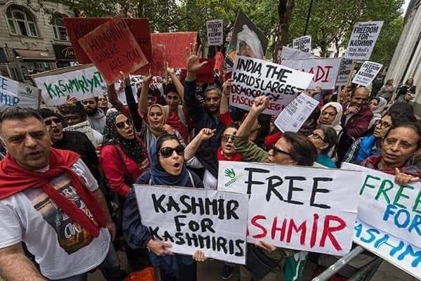 JklfUk's tweet image. A historic protest was organised by Jammu Kashmir diaspora in London yesterday against Indian atrocities in Jammu Kashmir, and illegal and inhumane attemps of India to alter the disputed status of Jammu Kashmir. #NaziModi #IStandWithKashmir #ModiLiesAtRedFort