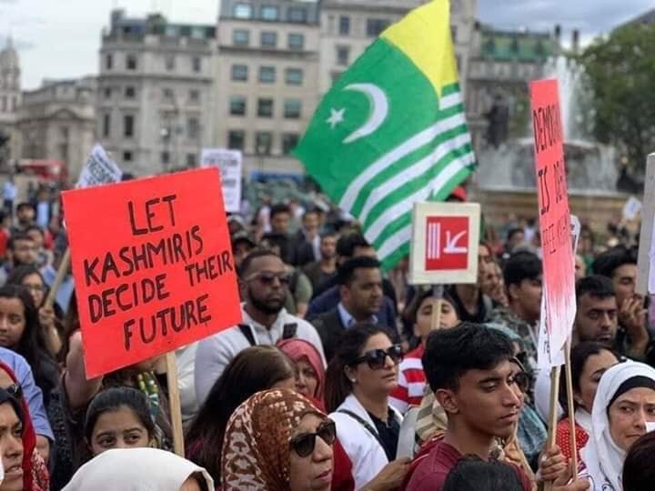 JklfUk's tweet image. A historic protest was organised by Jammu Kashmir diaspora in London yesterday against Indian atrocities in Jammu Kashmir, and illegal and inhumane attemps of India to alter the disputed status of Jammu Kashmir. #NaziModi #IStandWithKashmir #ModiLiesAtRedFort