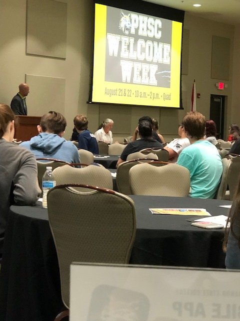 EITPHSC's tweet photo. Check out the packed house on this rainy Friday for @PHSCedu's Annual Get Acquainted Day 2019! Team EIT loves engaging with the students. Come see us at some of your Welcome Week activities! #HappySemester #emojis #scoobysnacks #elearning #CanvasMobile https://t.co/ammveZwGYJ