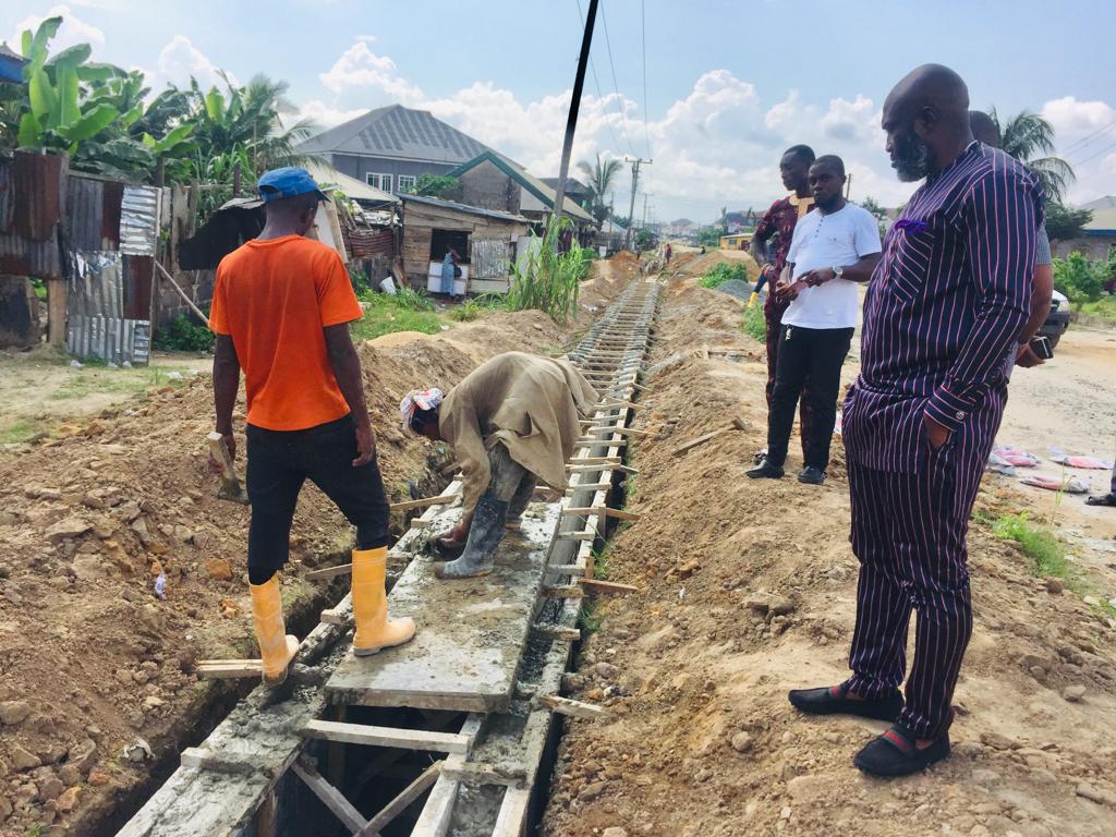 wogu_eric's tweet photo. NDDC PROJECT INSPECTION 

The Rivers State Coordinator of Niger Delta Development Commission (NDDC), Hon. Tekena Flag Amachree inspects Obio/Akpor end of Trans-Kalabari (Navy Junction to Eagle Cement) and Bazino/Redeem Roads in Rumuolumeni community. https://t.co/3hGNthU9S4