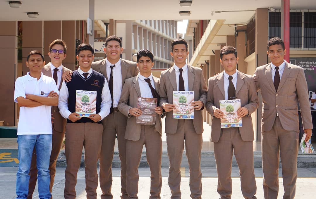 ulvr_edu's tweet photo. Esperamos que nuestros invitados hayan disfrutado su estadía en nuestra #CasaAbiertaULVR2019 😊😁 | Esperamos verlos muy pronto 📚🙋♂️ #YOSOYLAICO #ULVR #PreparandoGeneraciones ✍ https://t.co/ybDCAXz8Fp