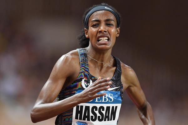 42kilometros's tweet image. La Asociación Internacional de Federaciones de Atletismo (IAAF) ratificó el récord mundial de la milla de la neerlandesa de origen etíope Sifan Hassan de 4 minutos 12 segundos 33 centésimas y el récord mundial de 1.500 metros bajo techo del etíope Samuel Tefera, con 3:31.04.