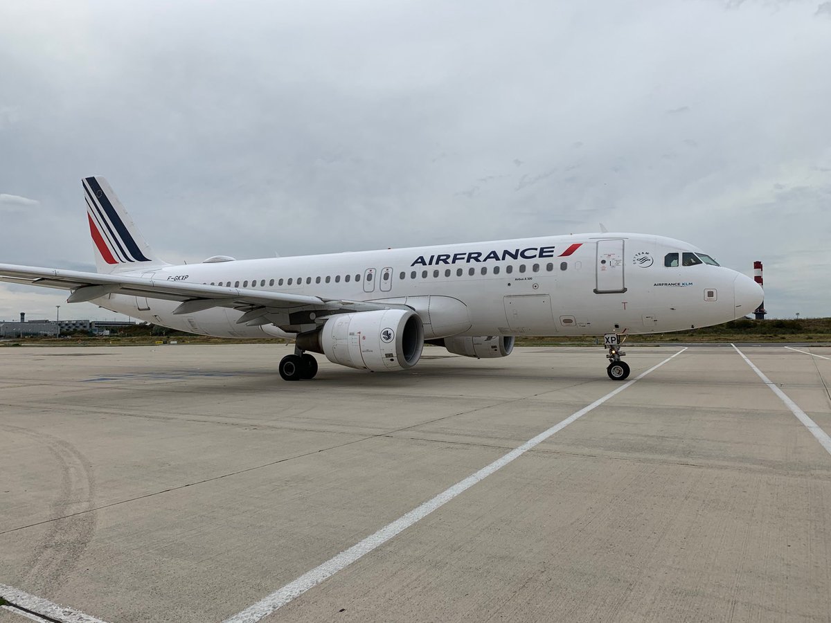 aldomacair's tweet photo. #AF1042 #PNC #PNT très agréable ... Au plaisir sur #CDG 👍✈️ #F82 https://t.co/RhQuhtLkVg
