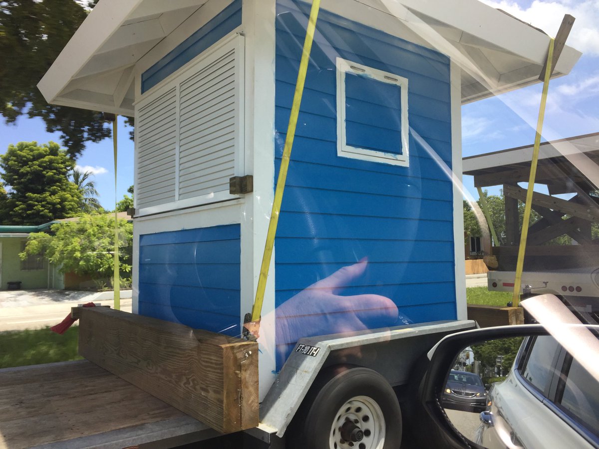 Susannah_Bryan's tweet photo. Stuck in traffic like me: Another lifeguard tower on the way to its new home on Hollywood beach. #beachlife #hollywoodfun https://t.co/svMsnNjkgf
