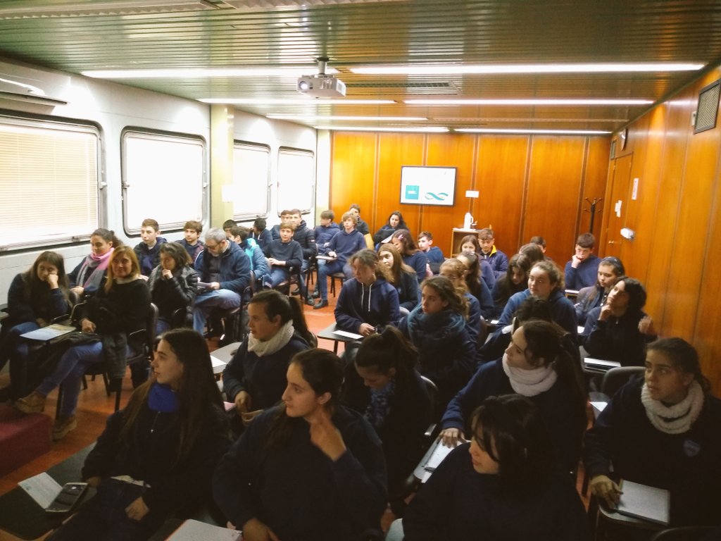 PTLCSAPEM's tweet photo. #PTLC
Hoy recibimos la visita de alumnos de primer año de la Escuela San Ezequiel Moreno de Santa Fe. Laura Ibáñez de la empresa #azchrum les contó sobre su experiencia como emprendedora. https://t.co/pErjjj8qV1