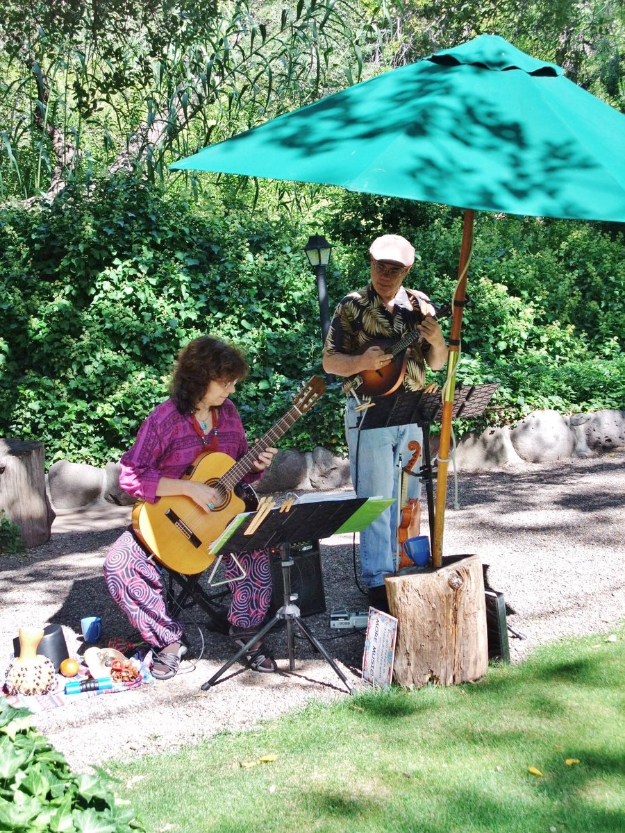 BriarPatchInn's tweet photo. We wish you a Friday as lovely as this...
Lyra has been serenading our guests for 30 years, and they sound delightful as ever. 
#lyra #creekside #oakcreekcanyon #bedandbreakfast #sedona https://t.co/iS91b9vnf5