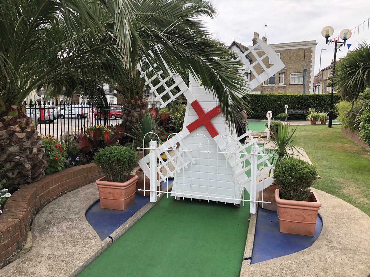 RamoneTutt's tweet photo. After game 5 we have a new 4x CHAMPION as @Wadders101 wins the 2019 Broardstairs Open 🏆⛳️ see you next year 👋 @Lillyputtgolf #BroadstairsOpen #Broardstairs #minigolf https://t.co/WNwYe3gGqF