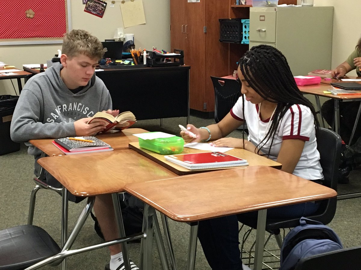 MsMinchewPHS's tweet photo. Dictionary skills abound! #Spartanslearn #phsfocus2020 #ela https://t.co/836JzDwV2t
