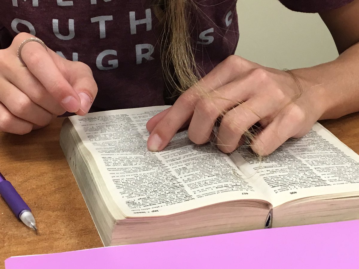 MsMinchewPHS's tweet photo. Dictionary skills abound! #Spartanslearn #phsfocus2020 #ela https://t.co/836JzDwV2t