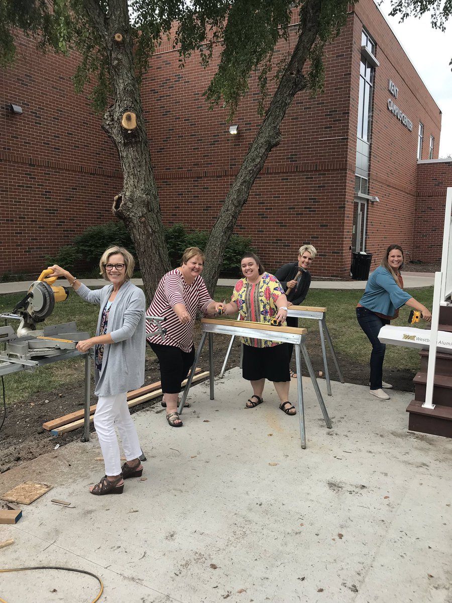 MrsADelaney's tweet photo. Crazy action shot = Bobbette the Builders “Can we fix it?! Yes, we can!” #region3 https://t.co/fzAD24pfo4