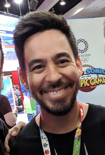 Bear King Fluff aka Fluffy Renaissance. Finally free after a long period of the reign of caps (aka Fluff suppressors), it’s risen even more beautiful and gorgeous. Attracts all eyes. Healthy, furry, absolutely stunning. Softer than ever. The Fluff, the way it was meant to be.