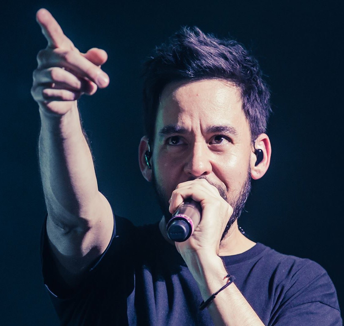 Bear King Fluff aka Fluffy Renaissance. Finally free after a long period of the reign of caps (aka Fluff suppressors), it’s risen even more beautiful and gorgeous. Attracts all eyes. Healthy, furry, absolutely stunning. Softer than ever. The Fluff, the way it was meant to be.