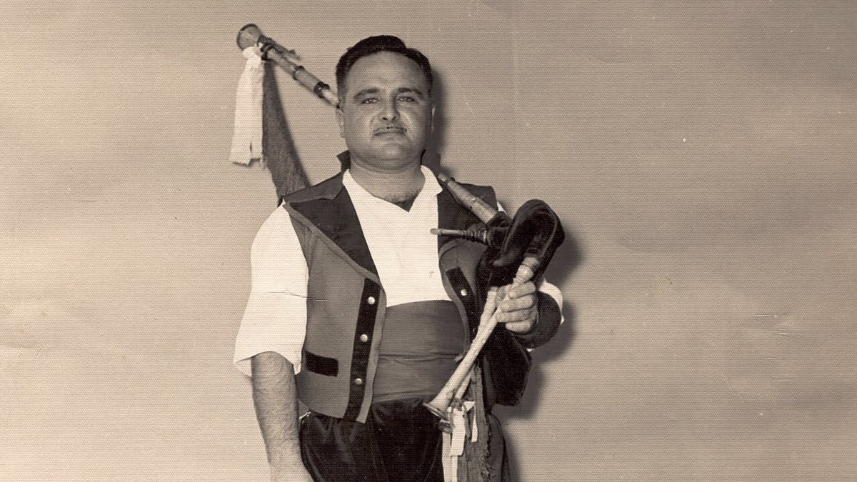Despois de estar pola mañá en Soutelo de Montes, terra de Avelino Cachafeiro, pola tardiña estará o noso grupo de gaitas homenaxeando a Ricardo Portela en Carballedo (Cerdedo-Cotobade) ás 20:30h.
