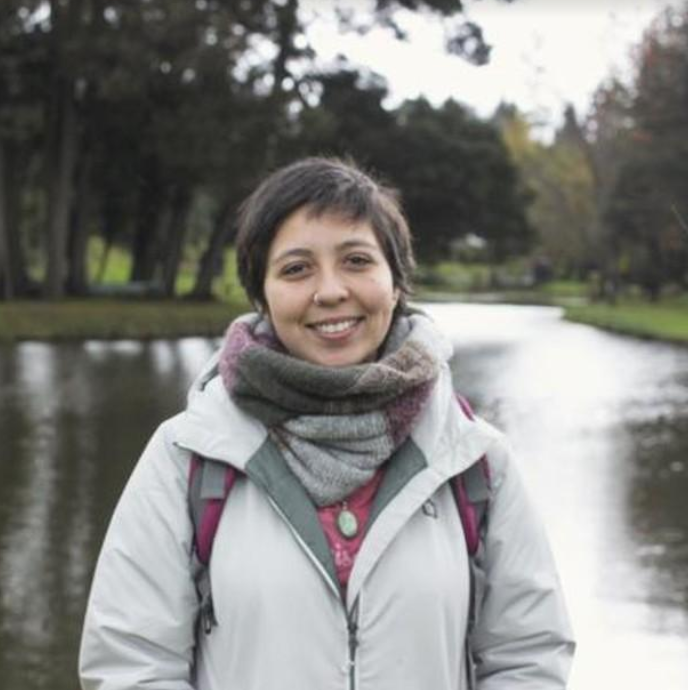 GeoLatinas's tweet photo. Hola! Hoy para nuestro #FridayFeatureInGeo estamos súper orgullosas de presentarles a Sofia Pino Mora 🥳🤩 Sofia está en el tercer año de la carrera de Geología⛏️⛰️ y es originaria de Chile🇨🇱 #LatinasInGeoscience #LatinasEnGeociencias #LatinasEnSTEM (1/5) https://t.co/Lz1oAKh18Z