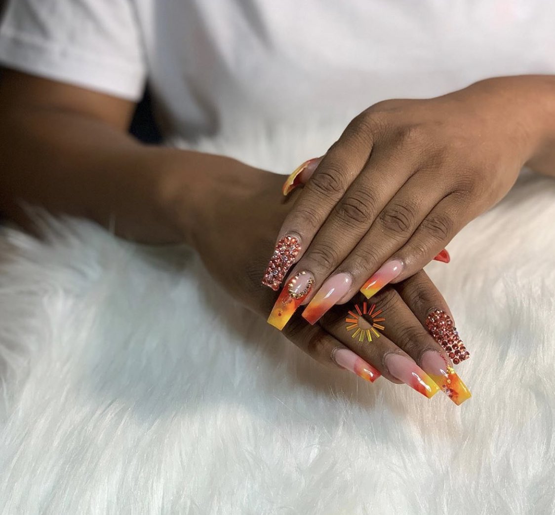 carmelsclaws's tweet photo. Dragon Fire 🔥
•
•
•
#dfwnailtech #houstonnailsalon #swarovski #explore #nailgiveaway #freenails #showyourclawssss #coffinnails #valentinobeautypure https://t.co/s3ACppJdEs