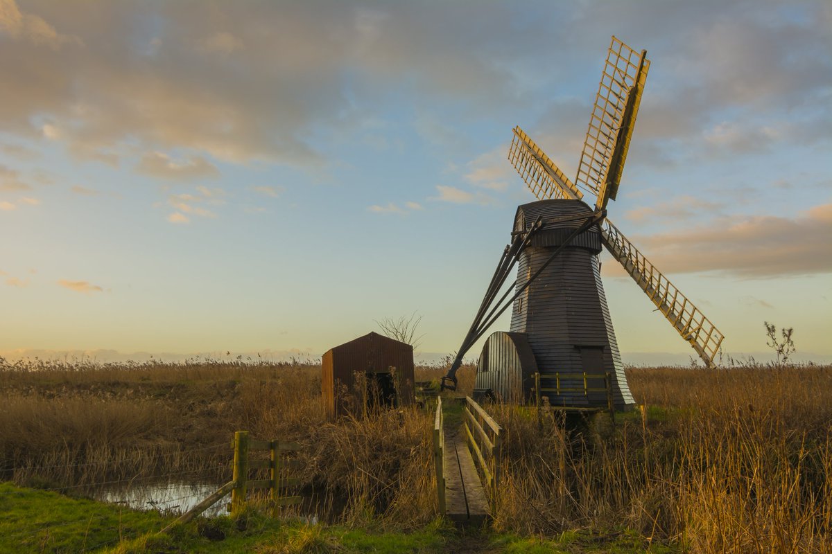 MarkHawkesfstop's tweet photo. Are the sails back on this lovely Smock Mill yet? #herringfleet #landscape #photography https://t.co/kbXgdixRQU