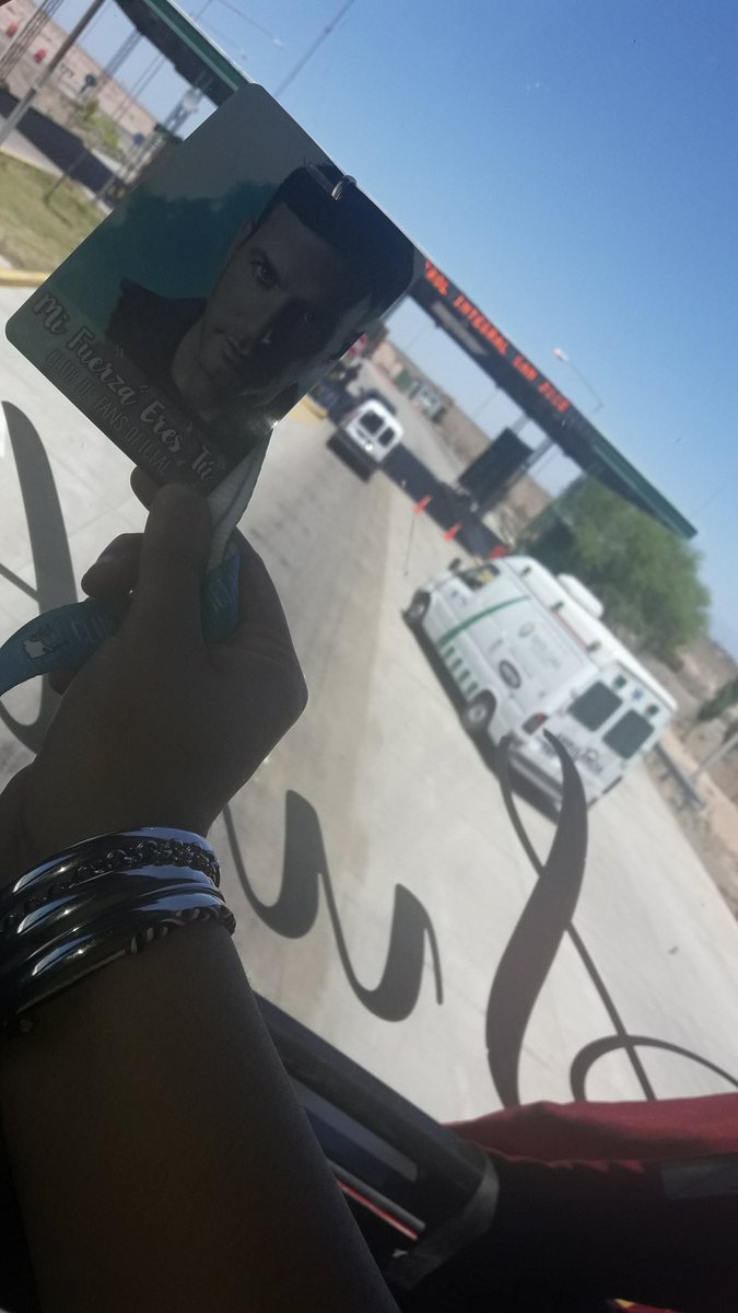 AxelFansSanJuan's tweet photo. Pero este amor tan real, cósmico  universal que yo siento por ti... me acelera y me enamora de ti... contigo solo quiero vivir 🎶💙

Recuerdo de uno de nuestros viajes durante #SerTour 🤩💙 https://t.co/8xNGvkeDum