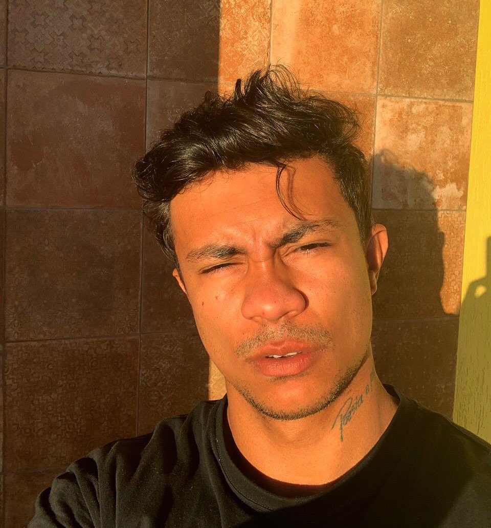 xamaoficial's tweet photo. POEMAS E AMORES ROUBADOS 
disco novo mês que vem 🎸 https://t.co/91RlxTB0Hx