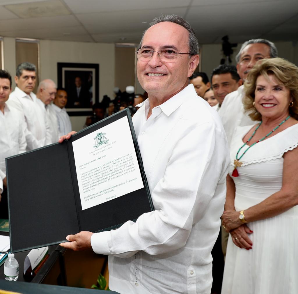 Agradezco el gran honor de servir como Rector de la Universidad de Quintana Roo.

Será una administración de principios, abierto al diálogo para la construcción de acuerdos y con el firme propósito de la transformación con responsabilidad.