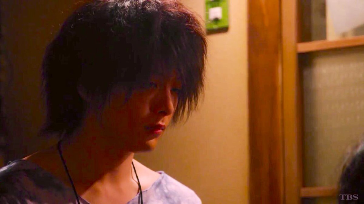 トモ على تويتر 煙草に火をつける仕草やくわえ煙草でdjするシーン 素だっていう上手すぎるキスシーン 夢のようなバックハグ さりげなくて色っぽくて心臓こわれそうなくらいドキドキしてきたけど 寂しい感情を表現する倫也くんには その儚さと演技力に心全部持っ