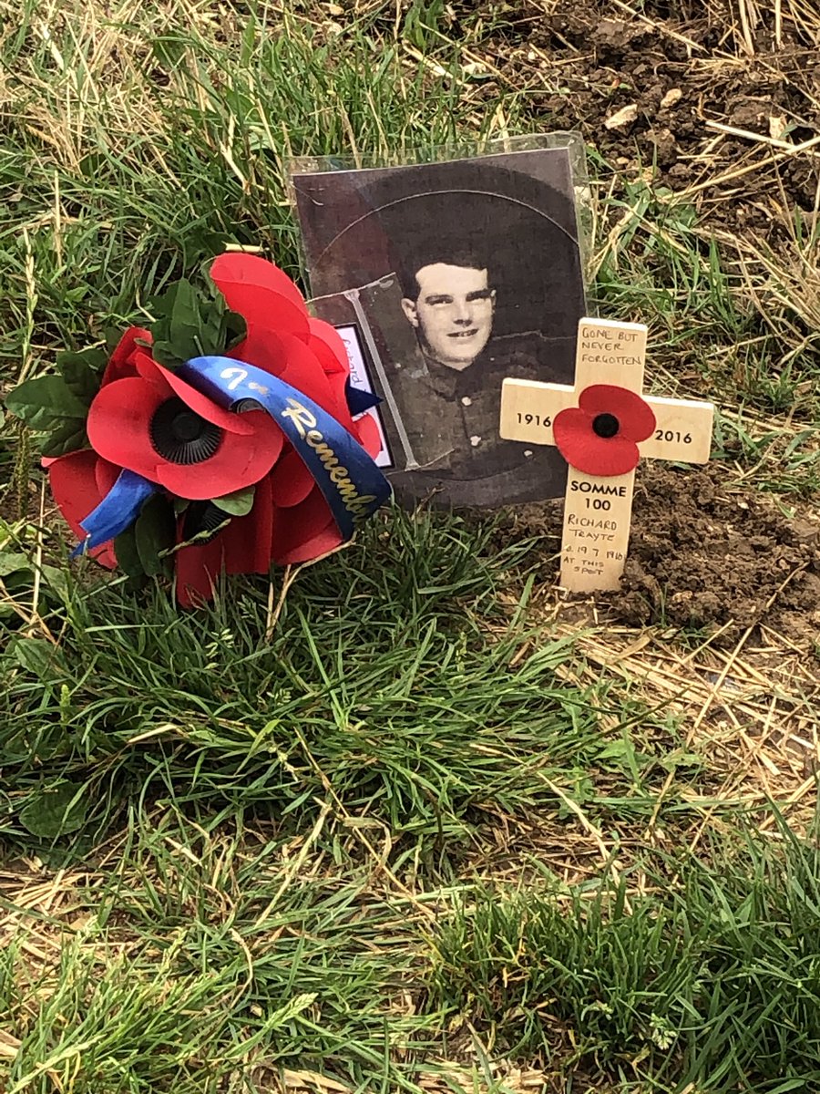 Cadmonkey81's tweet photo. We paid a visit to @CWGC Aveluy Communal Cemetery Extension last week to pay tribute to Sapper R. G. Trayte and an onward trip to the Thiepval-Hamel Rd (nr the Ulster memorial) where he fell on 19.06.1916 in support of the 32nd &amp; 36th Ulster division. https://t.co/MtWTKVpiDn