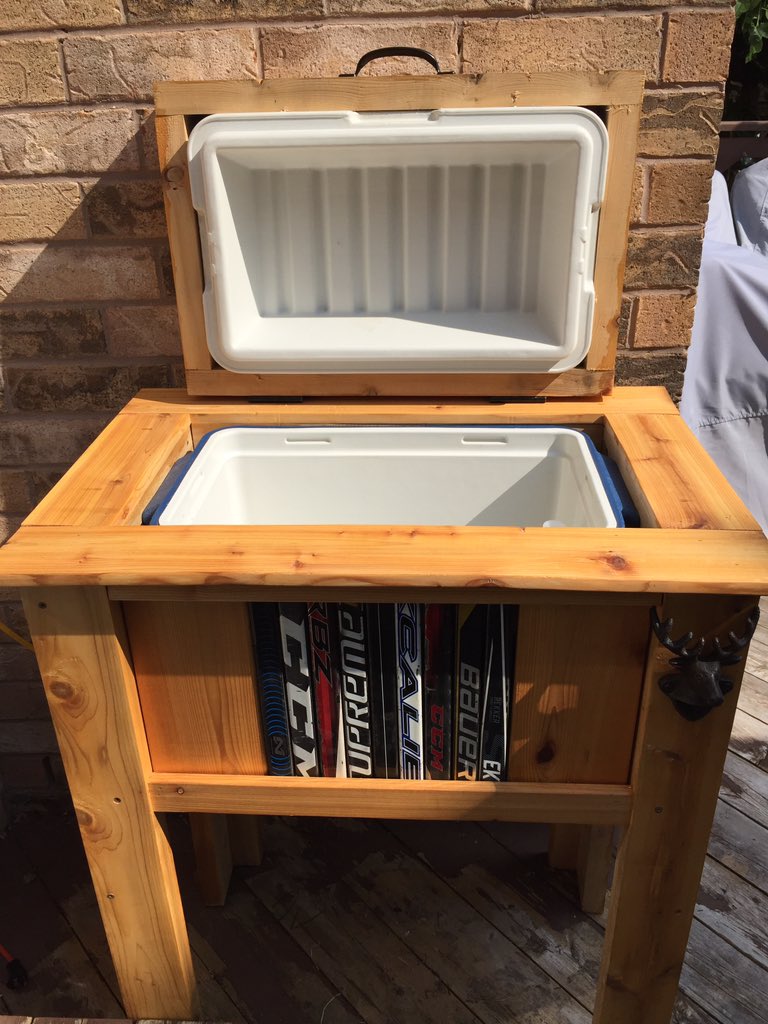 HACKEY17's tweet photo. Macgivered some broken hockey sticks into Cedar Cooler chest .  🍻 🔨 #project101 Cheers to the weekend all ! https://t.co/hkziDvWB24