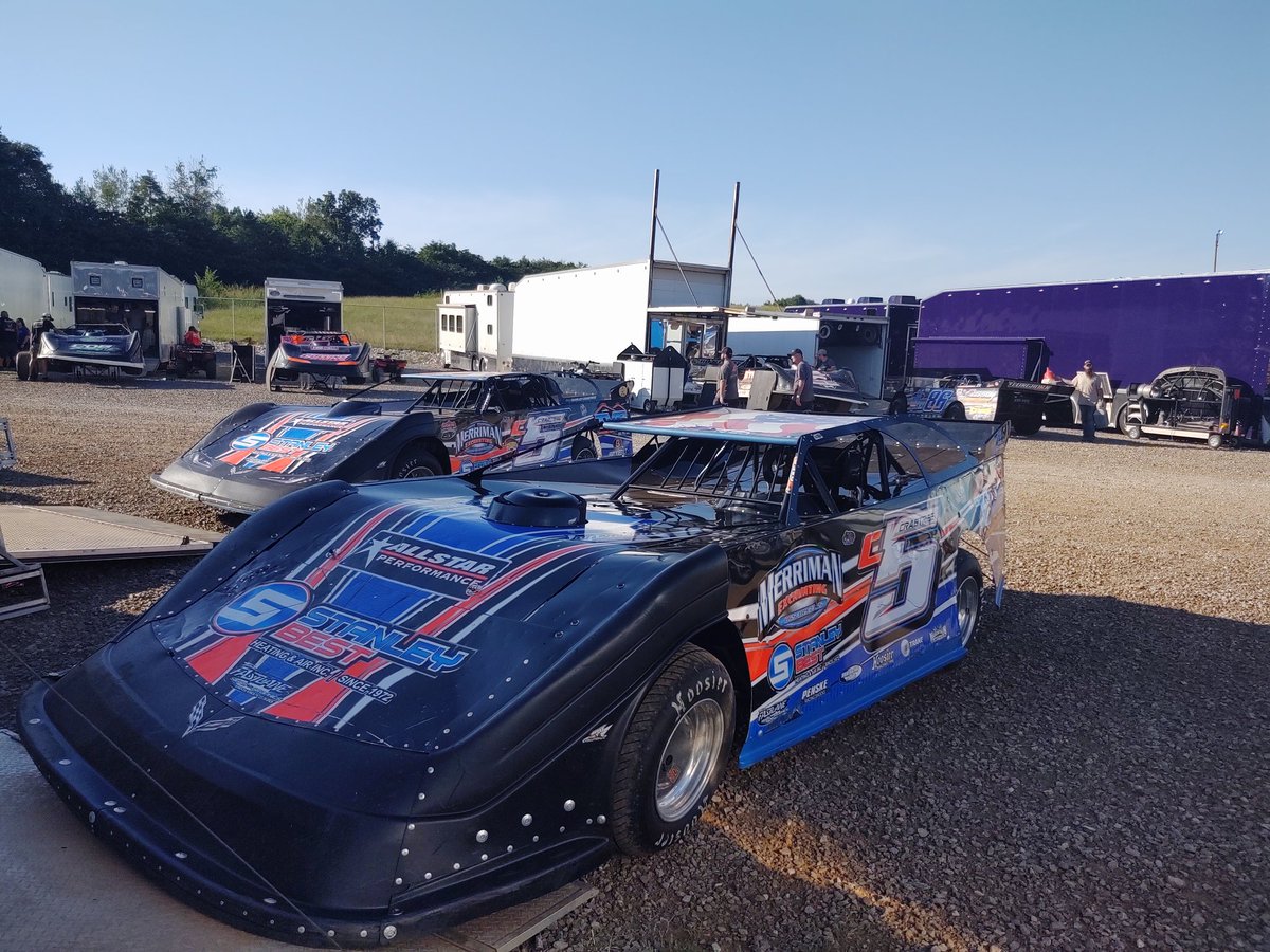 RichardAllenMSR's tweet photo. Looks like double duty is in store for @crabdaddyc5 here @smokymtnspeed. Live updates throughout the night for the Fall Nationals and @DurrenceLayneLM races on https://t.co/VycyFiE1i6. #mytrackmyroots https://t.co/jlPu5CgboY