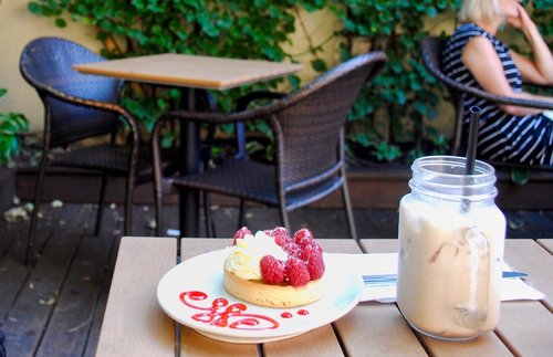 The inside scoop on dining outside in #Brooklyn: These 9 alfresco #restaurants hit the spot. bit.ly/2JURhMB #FoodieFriday