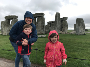 Where the demons dwell! #stonehenge
.
➡️ bit.ly/2XKrpb5
.
#familytravelmatters #travel #familytravel #familyvacation #familytravelradio #lovegreatbritain