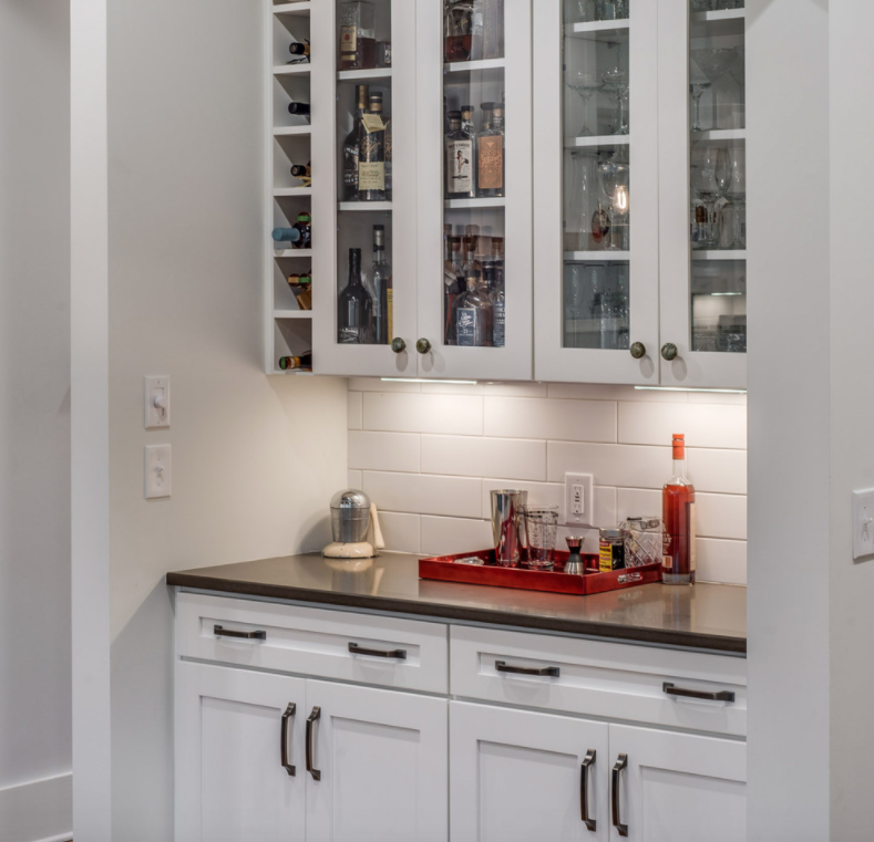 MarcelleGID's tweet photo. Here's to a great weekend! Home Bar and Butlers Run. Cheers! 
.
.
#FollowFriday, #FF #FridayFun #Nashvilleinteriordesigner #TheSoulfulHome #SoulStyle #interiordesign #interiorstyle #homebar #pantrybar #tgif #barlove https://t.co/smGrTSgIww
