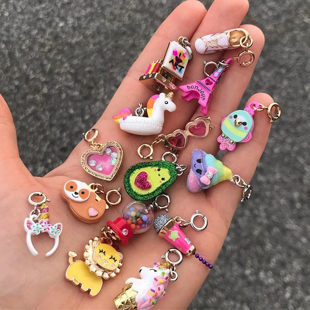 CHARM_IT's tweet photo. Quick... what charm do you spy with your little eye first?!!! .
.
.
.
#charmit #charm #charms #charmbracelet #charmbracelets #collectible #collectibles #charmjewelry #kidsjewelry #kidstyle #charmnecklace https://t.co/jjIOBn0m4o https://t.co/MnznCqQyfo