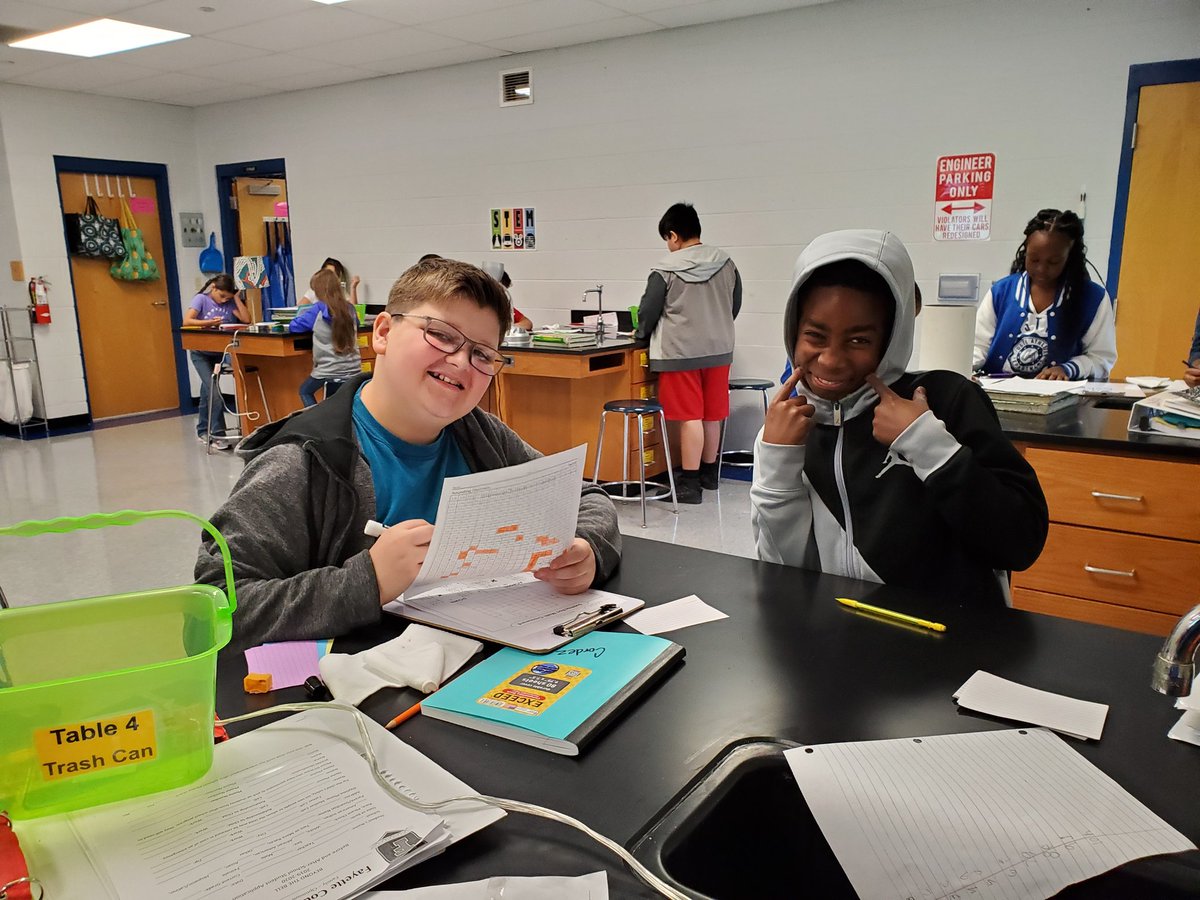 mrsjtscience's tweet photo. A lot of student teaching today! #BackToSchool2019 #teachertired @EJHSBulldogCtry @suptking #streamfcps1920 https://t.co/xUXPIwOQdz