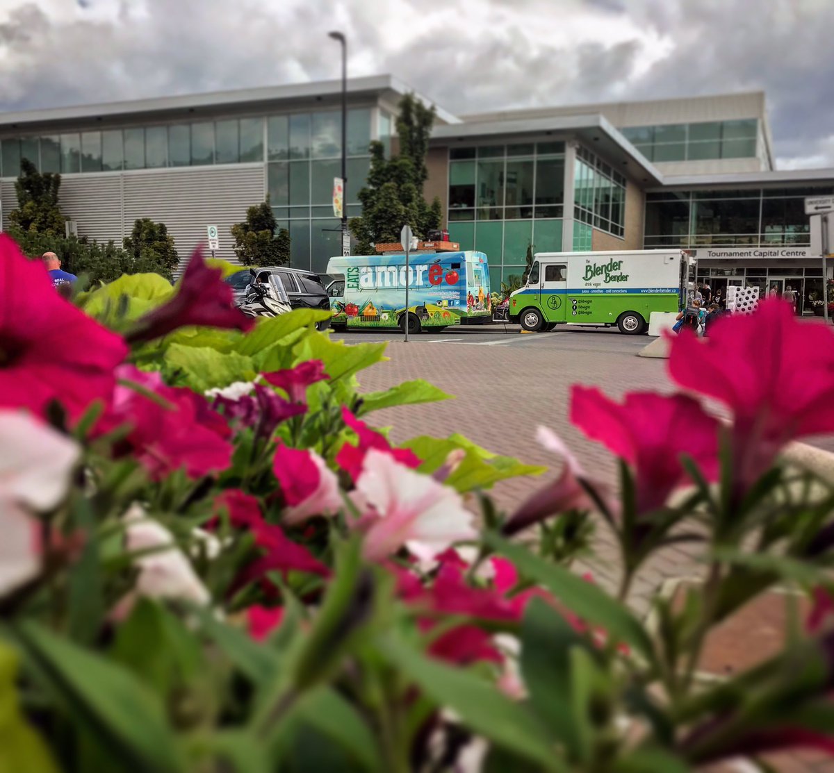 EatsAmore's tweet photo. Oh hi #BlenderBender, nice to T.C.C. you!! 😂 We’ve got a #friendly #Kamloopsfoodtruck neighbour today at the Tournament Capital Centre for a big swim meet! We’re here form 11-2:30. Happy Friday #pastafarians! #eatsamore #kamloopsfoodtrucks #exploreKamloops #getsome https://t.co/sbaEi8sNX8