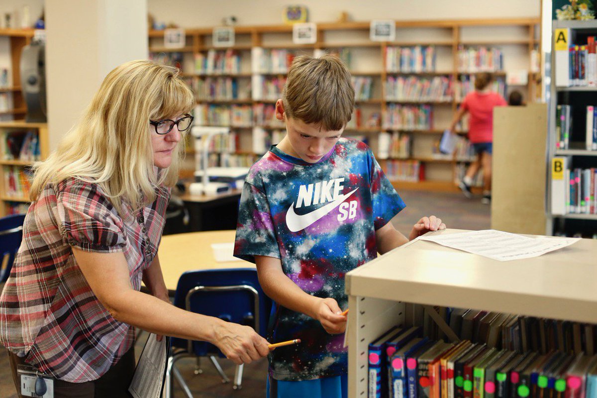 ArkCitySchools's tweet photo. These students had a blast participating in the IXL Library Scavenger Hunt!
@ArkCityIXL
#ArkCityPROUD
#ACback2school https://t.co/5gAqIu3rZm