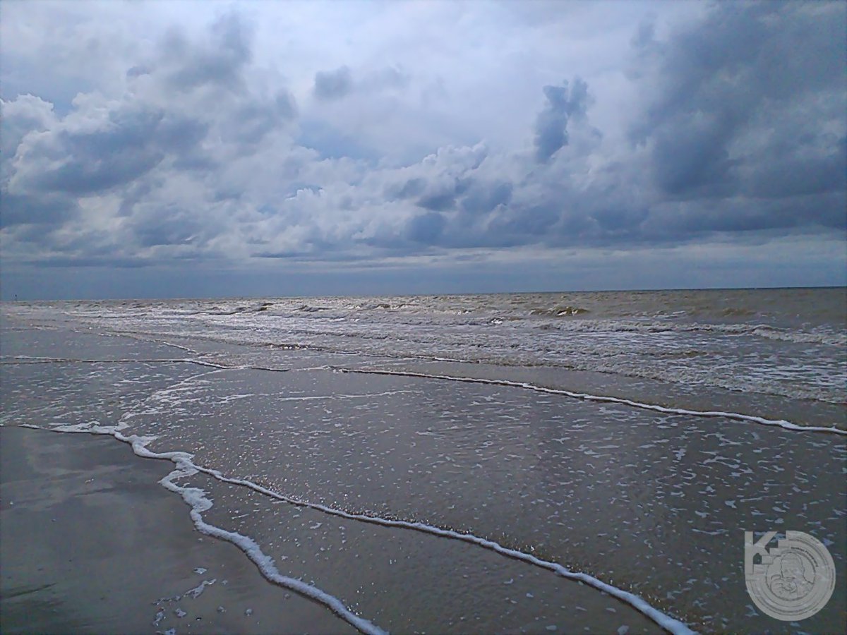 KentstepP's tweet image. Ok latest photos (including some taken a couple of days ago) taken today during the bad weather down at West Beach, got some good shots. enjoy - set 5