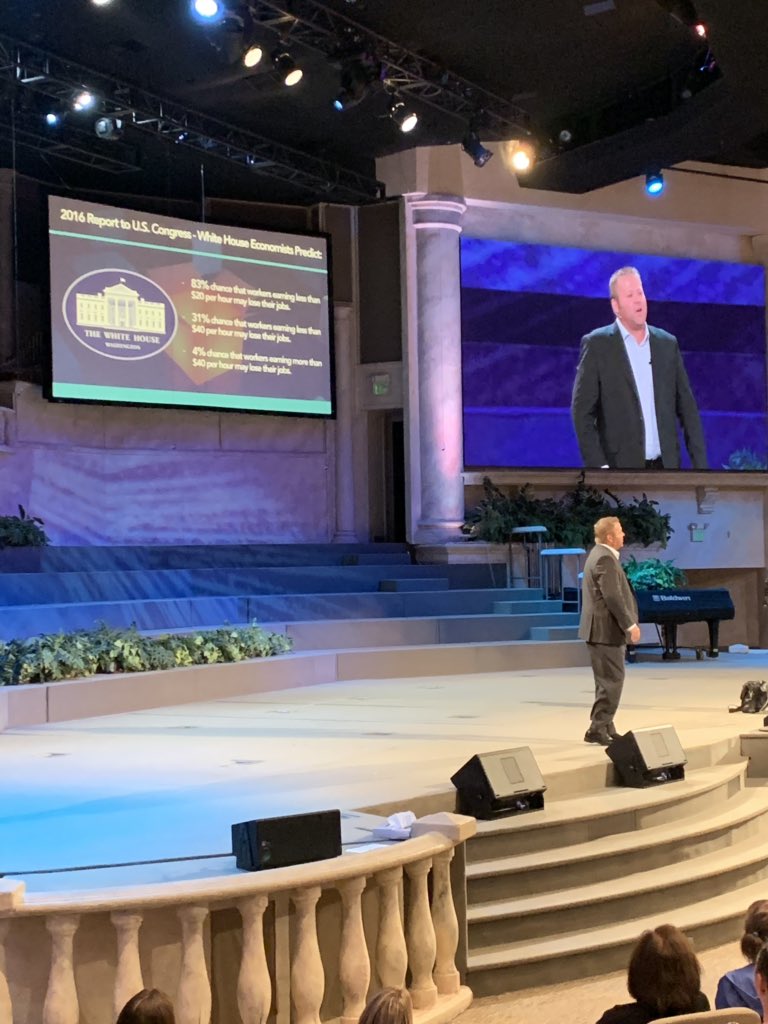 MaestraMancuso's tweet photo. We need to tell our story for our community to know what magic is happening. Tom Murray inspiration and motivation. Thank you!!! #lobosvalientes @CajonValleyUSD @BosLangAcademy #cvwow https://t.co/NjCUZiov48