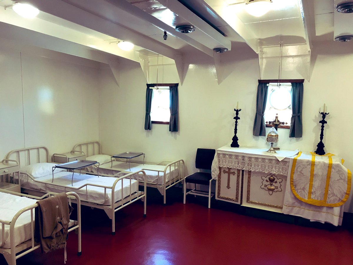 #Tourismehospitalier Incroyable <a href="/NavioGilEannes/">Navio Gil Eannes</a> à Viana do Castelo (Portugal) : navire-hôpital pour les pêcheurs de bacalhau (morue) qui a fonctionné pendant presque 30 ans avec bloc opératoire, sté, salle de radio, labo... en pleine mer jusqu’au Groenland et Terre-Neuve.🌊⛴🏨🤩