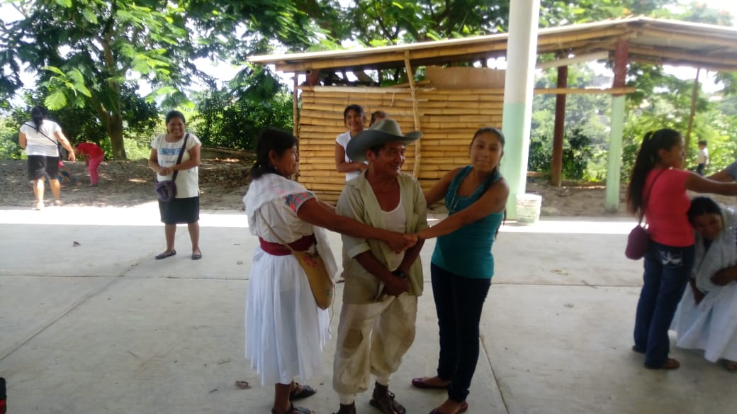 hueyitonal (@hueyitonal) on Twitter photo Mesas de trabajo en comunidades. #Cuetzalan #nikantietoke promotoras trabajando #aquiestamos <a href="/fany_barrios/">Estefanía Barrios</a> <a href="/petate3/">carlos rodriguez</a> Mesas de trabajo en comunidades. #Cuetzalan #nikantietoke promotoras trabajando #aquiestamos <a href="/fany_barrios/">Estefanía Barrios</a> <a href="/petate3/">carlos rodriguez</a>