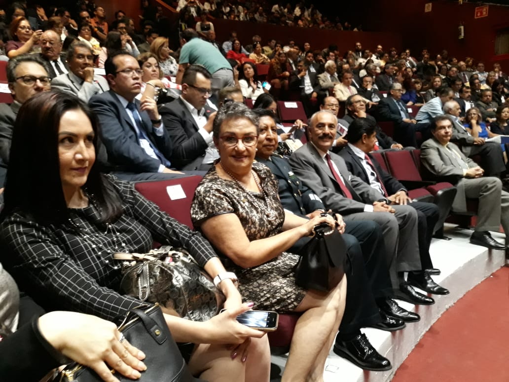 educaciongente's tweet photo. Durante la XIII Ceremonia de Entrega de Reconocimientos a la labor altruista de apoyo al @IPN_MX ,  Yoloxóchitl Bustamante Díez, titular de #SEG recibe agradecimiento a nombre de #GTO del director Mario Alberto Rodríguez Casas
@GTOSedeMx https://t.co/3pKInETj6J