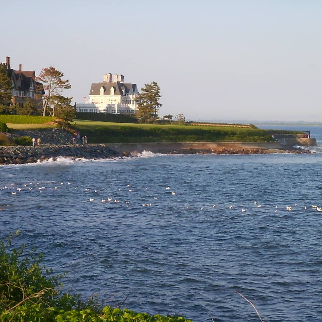 NathanRobert29's tweet photo. Gotta love this town -Newport RI https://t.co/B3tRPTlQG5