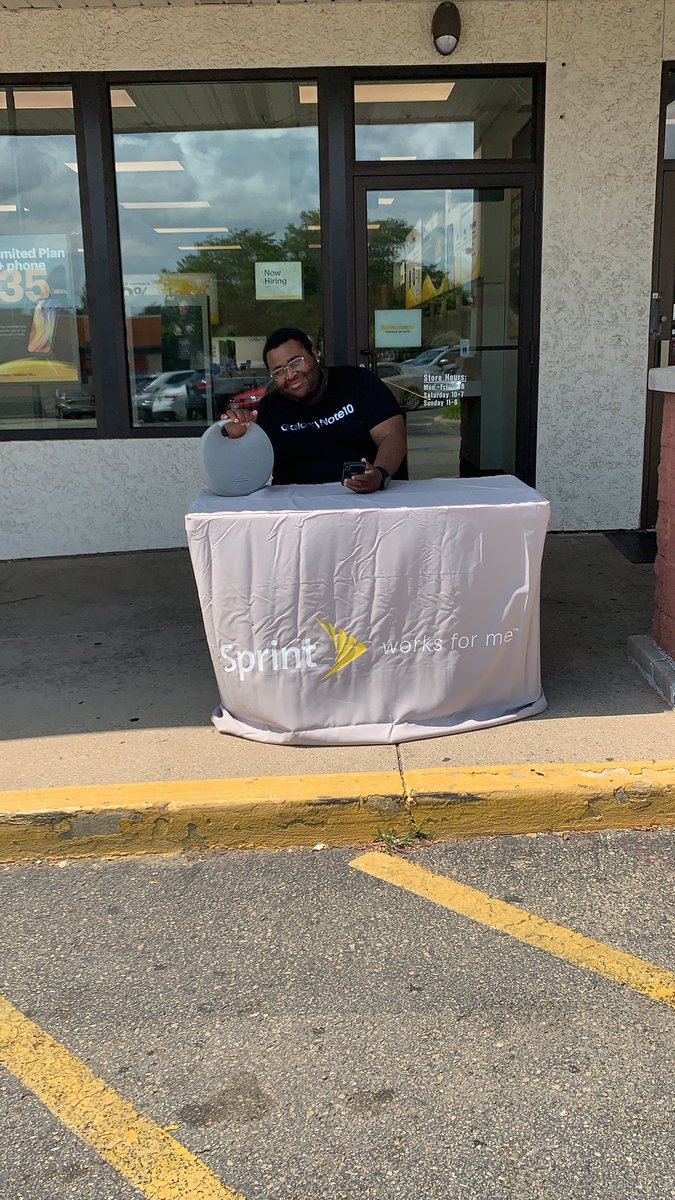 stogdog08's tweet photo. We got our new table topper!!! @terryliptak @kimmyhawley9 @Hawley11511 @mark_nachman @jimmills22 https://t.co/zoqR897Eyd