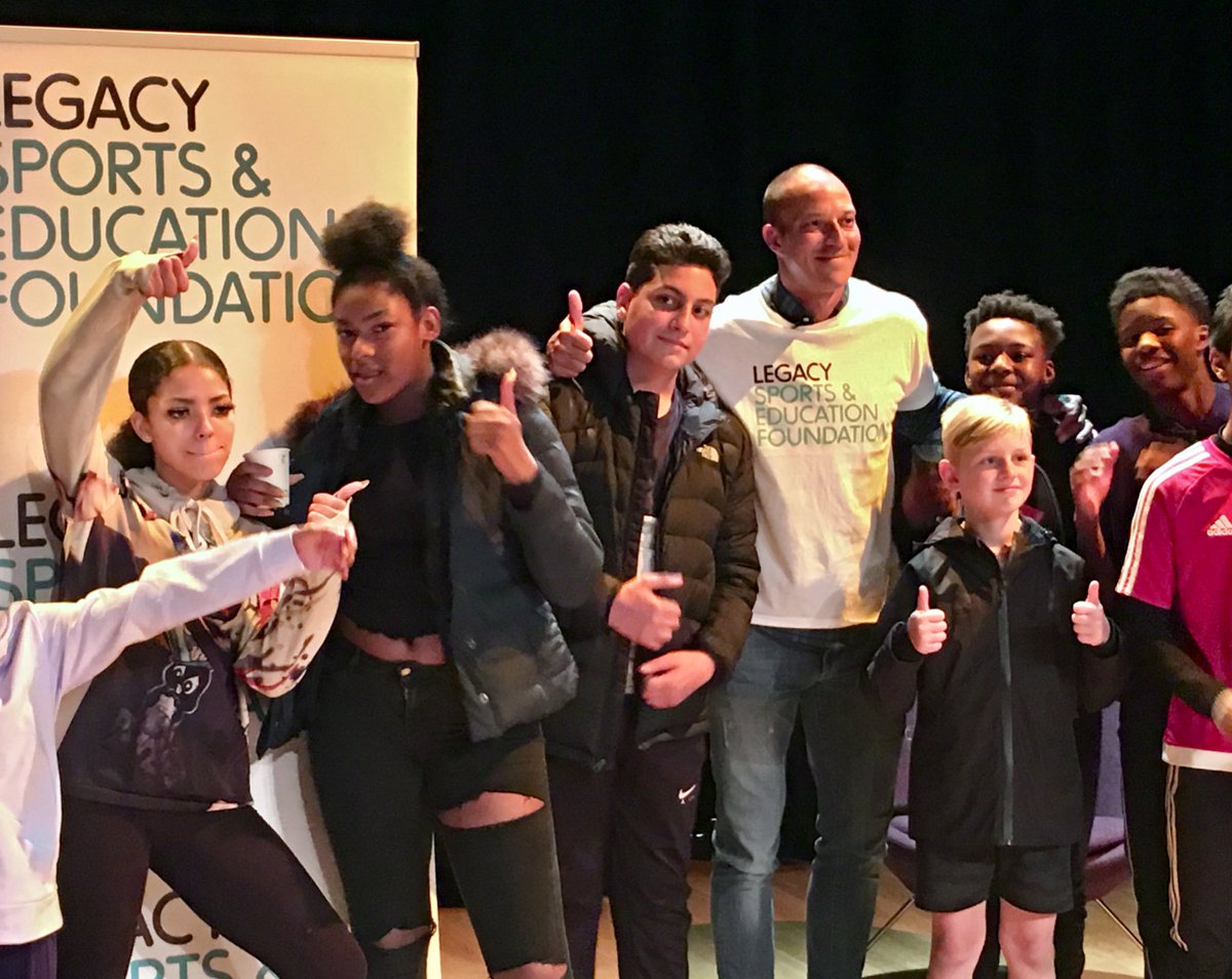 Legacy_Fdn's tweet photo. That’s a wrap!! The finale of a great day for our team in #TowerHamlets as we deliver an audience with @RobertZamora25 interviewed by @KickstartGS and then a Q&amp;A with young people, parents, community groups and local @WestHam supporters. https://t.co/AupalwrDKR