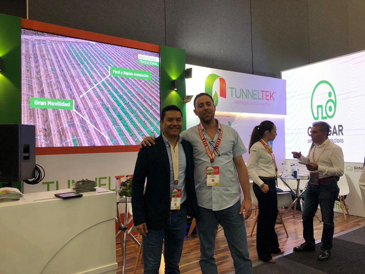 GinegarCover's tweet photo. Noam Roitman our South American Agronomist with our Mexican Partner Tunnel Tek! Covering Mexico with our smart covers, at the latest show https://t.co/iw9wr3erxp
