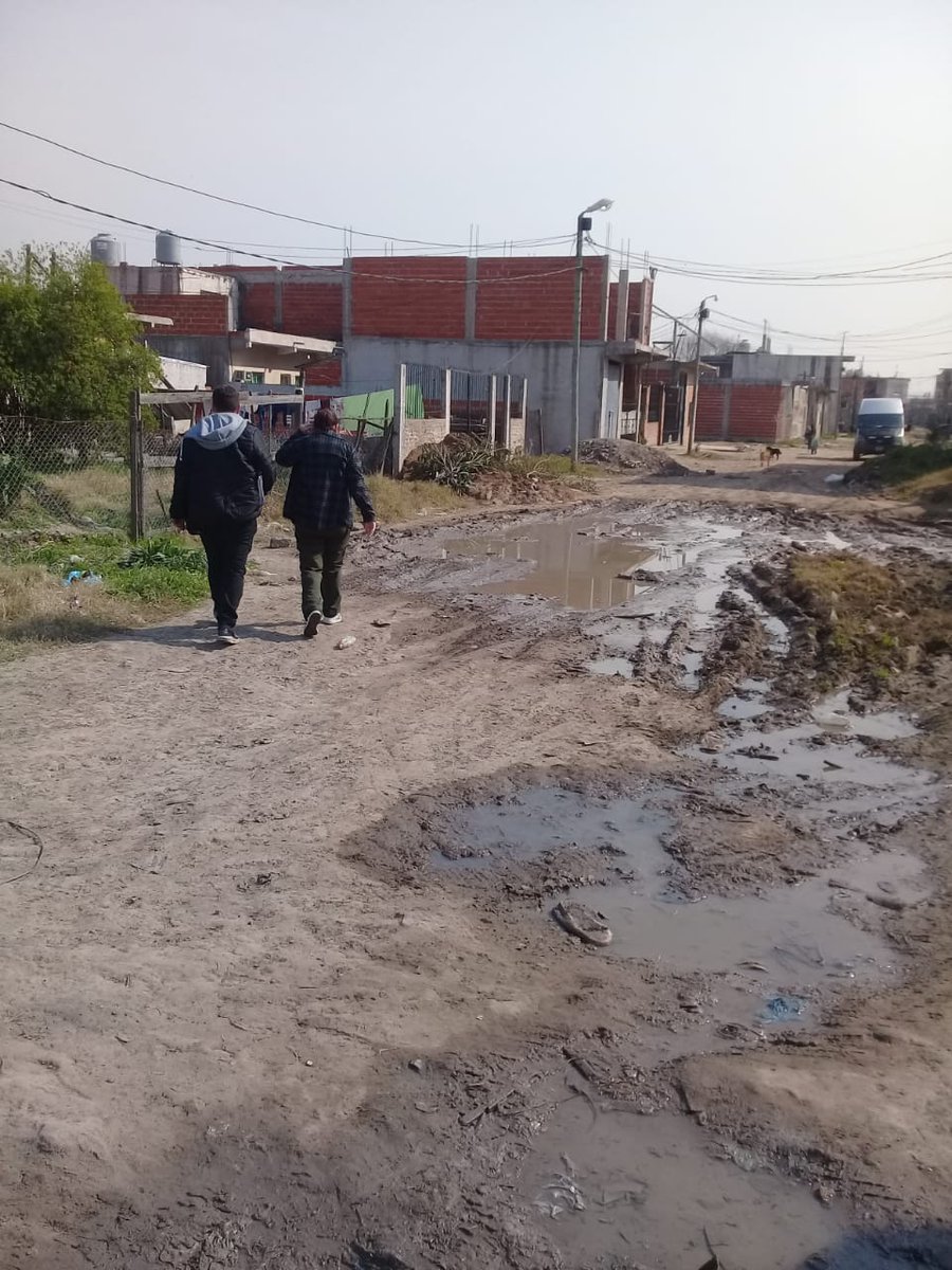 mstefanizzi's tweet photo. 📍Recorrimos el sector 6 y 8 de Barrio Tongui, entrevistando familias #electrodependientes para incorporarlas al registro municipal y también al listado que enviaremos a Edesur para mejorar el servicio eléctrico y evitar los constantes cortes de luz. 🔌
#LomasSeConecta https://t.co/Eq2XCC4Orv