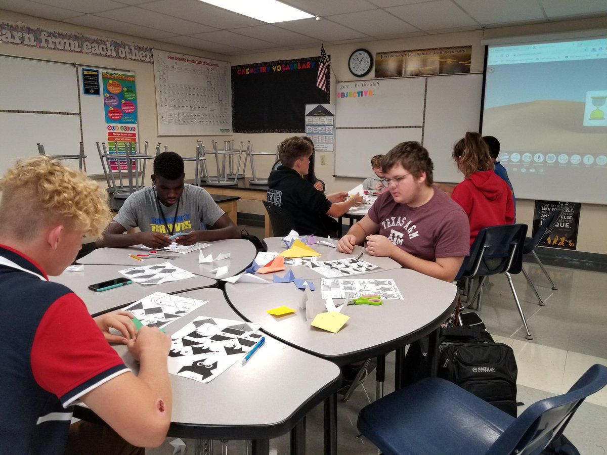 OluremiOlaniran's tweet photo. Chemistry students collaborate to make points for their team #TeamworkMakesTheDreamWork #CISDNoMC #CISDMakeItFun2 https://t.co/9lfDIjp7GY