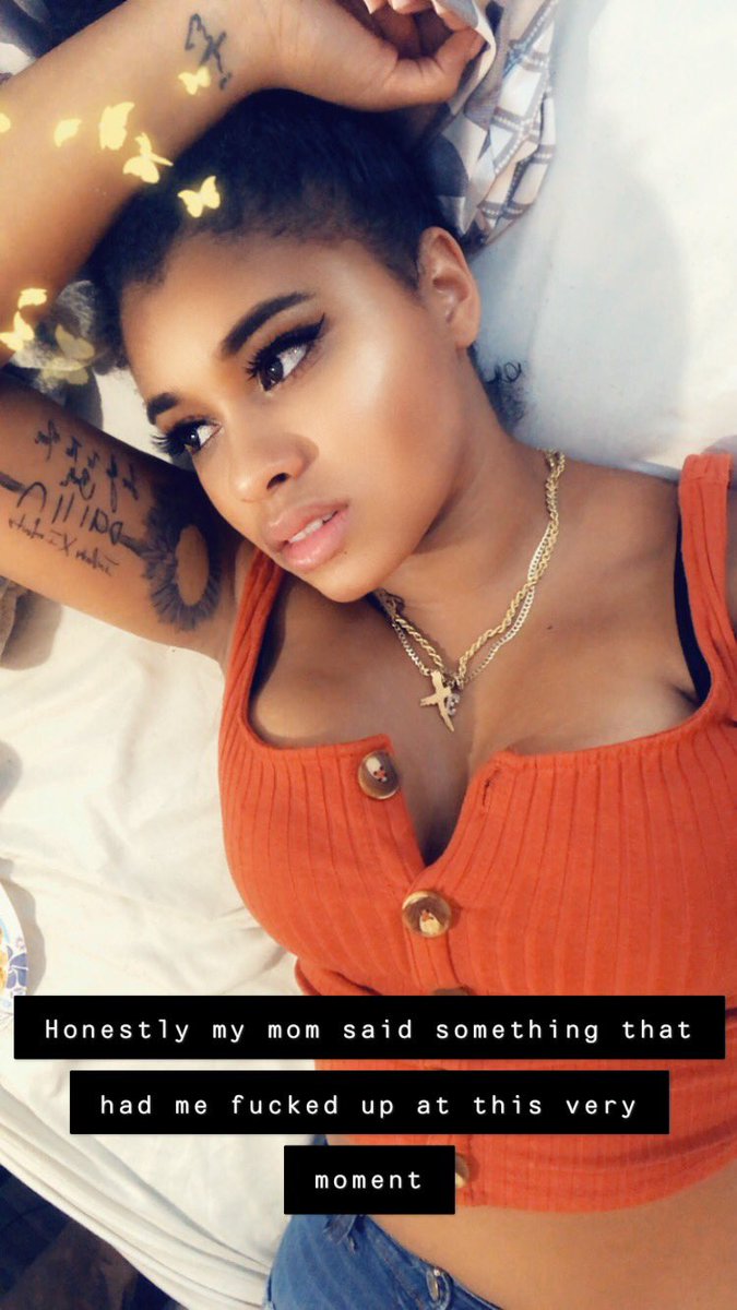 Briyanaann's tweet photo. Please excuse my resting bitch face https://t.co/p3tt4tI9xU